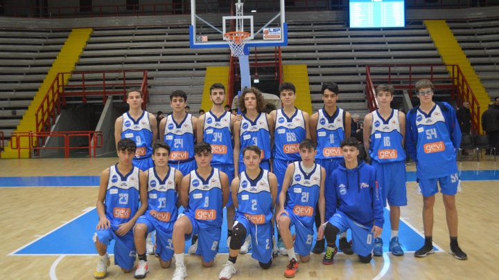 Under 16 convince a Salerno